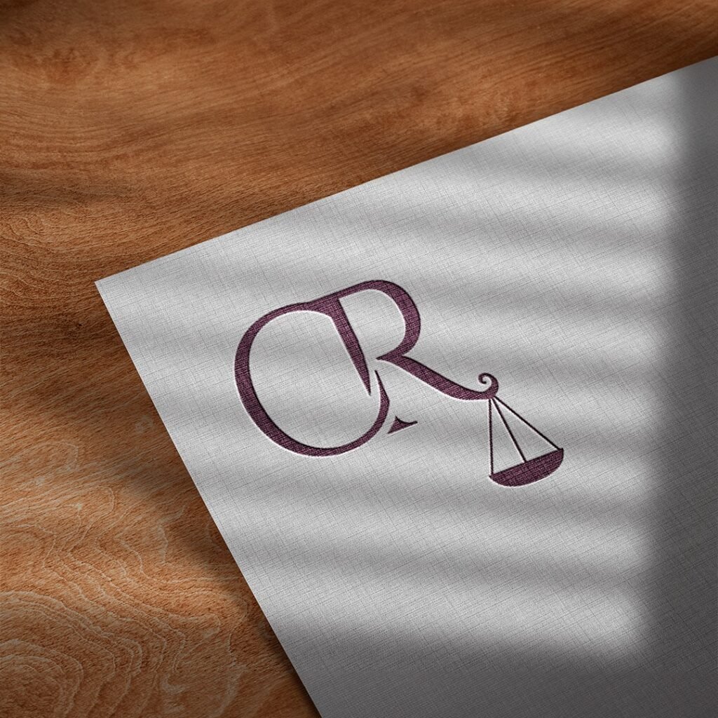 Logotipo de Campos & Radiante com iniciais CR se unindo a uma balança sobre fundo marsala.