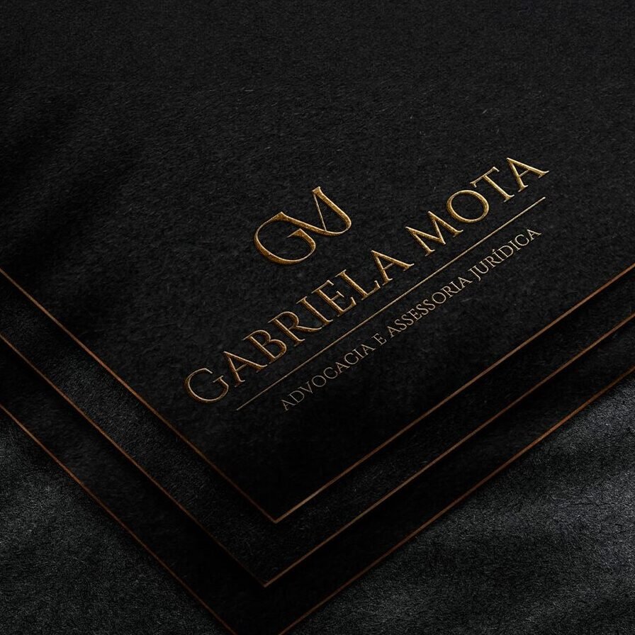 Logotipo de Gabriela Mota Advocacia com monograma GM dourado em fundo preto.