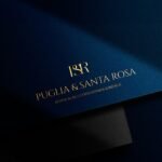 Logo elegante de Puglia & Santa Rosa Advocacia com monograma PSR em fundo azul marinho.