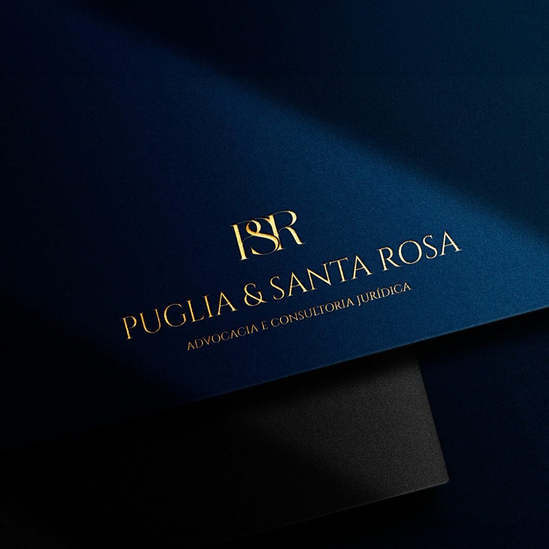 Logo elegante de Puglia & Santa Rosa Advocacia com monograma PSR em fundo azul marinho.