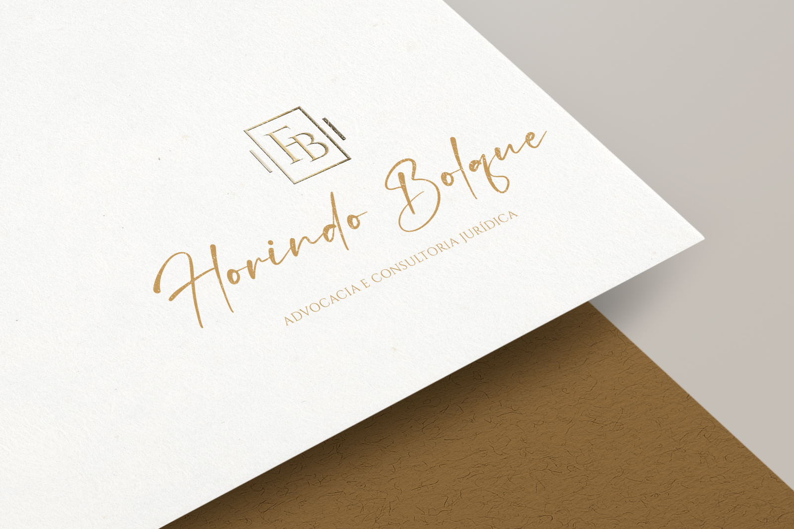 Papel timbrado com logotipo de escritório jurídico e design elegante criado pela Jurinow.