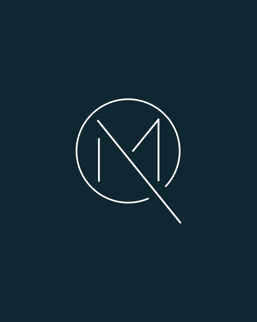 Sublogo com as iniciais NM em monograma circular para identidade visual jurídica
