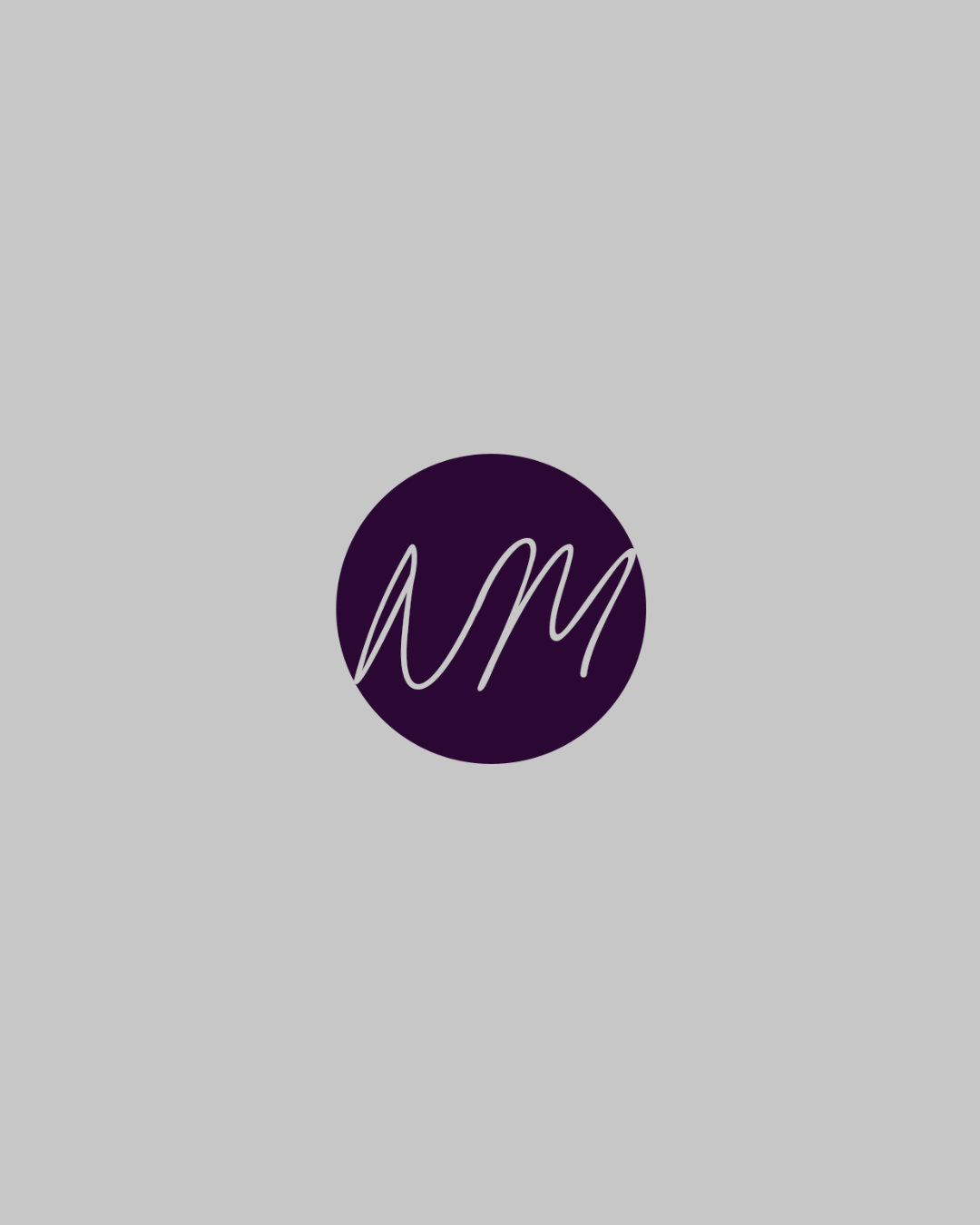 Sublogo com as iniciais NM em monograma cursivo para identidade visual jurídica