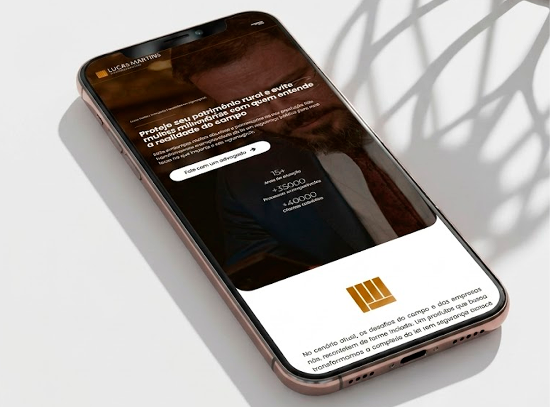 Mockup de identidade visual para marca jurídica com logotipo em acabamento metálico